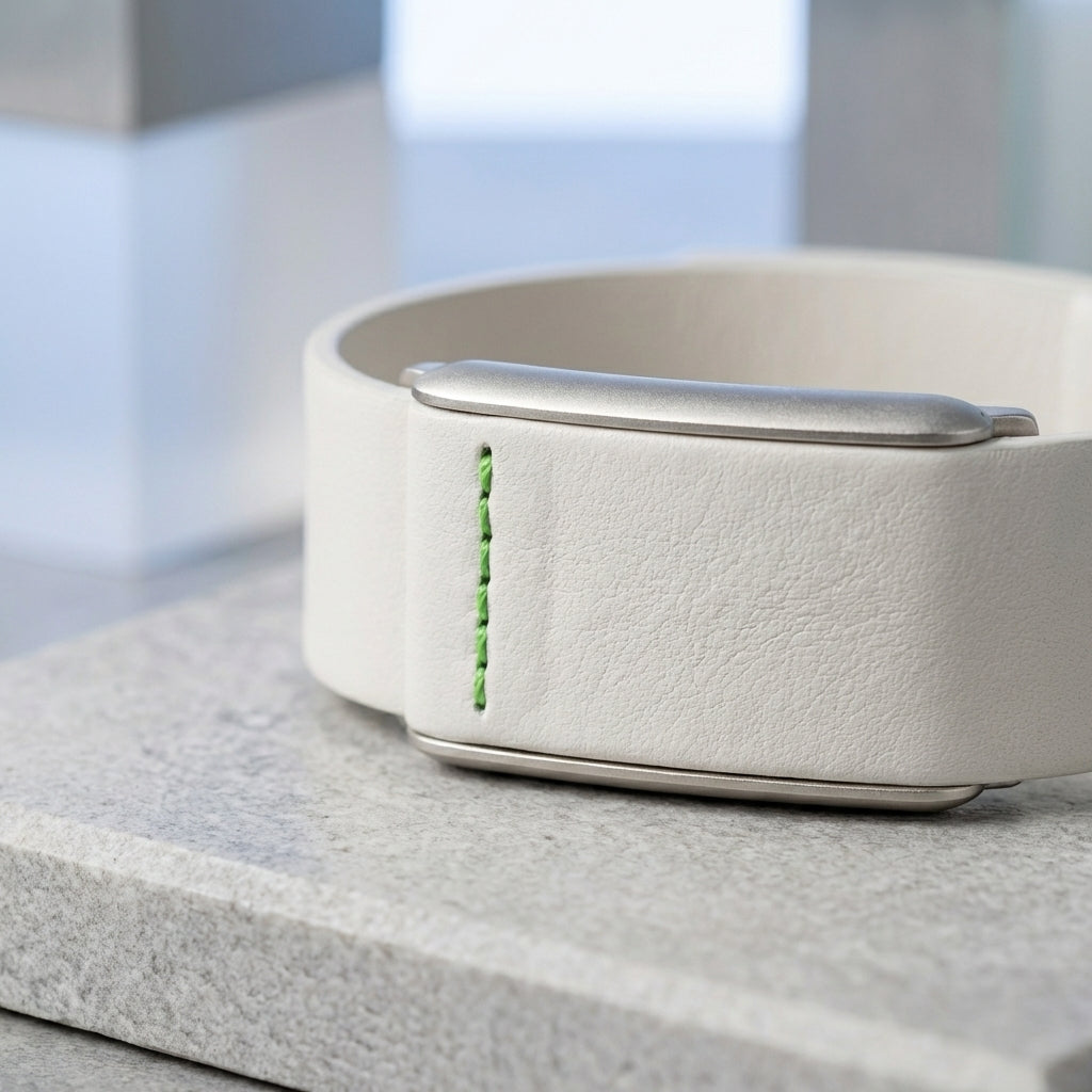 Ecoband 5.0 White Green WHOOP strap lifestyle – handmade in Italy, sustainable luxury fitness band green detail